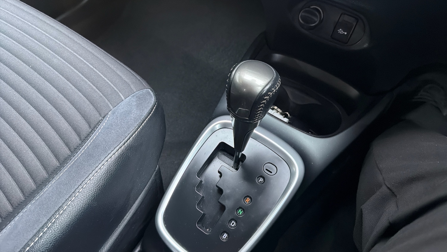 Used Toyota Yaris 2015 for sale - 77260708: Photo 31