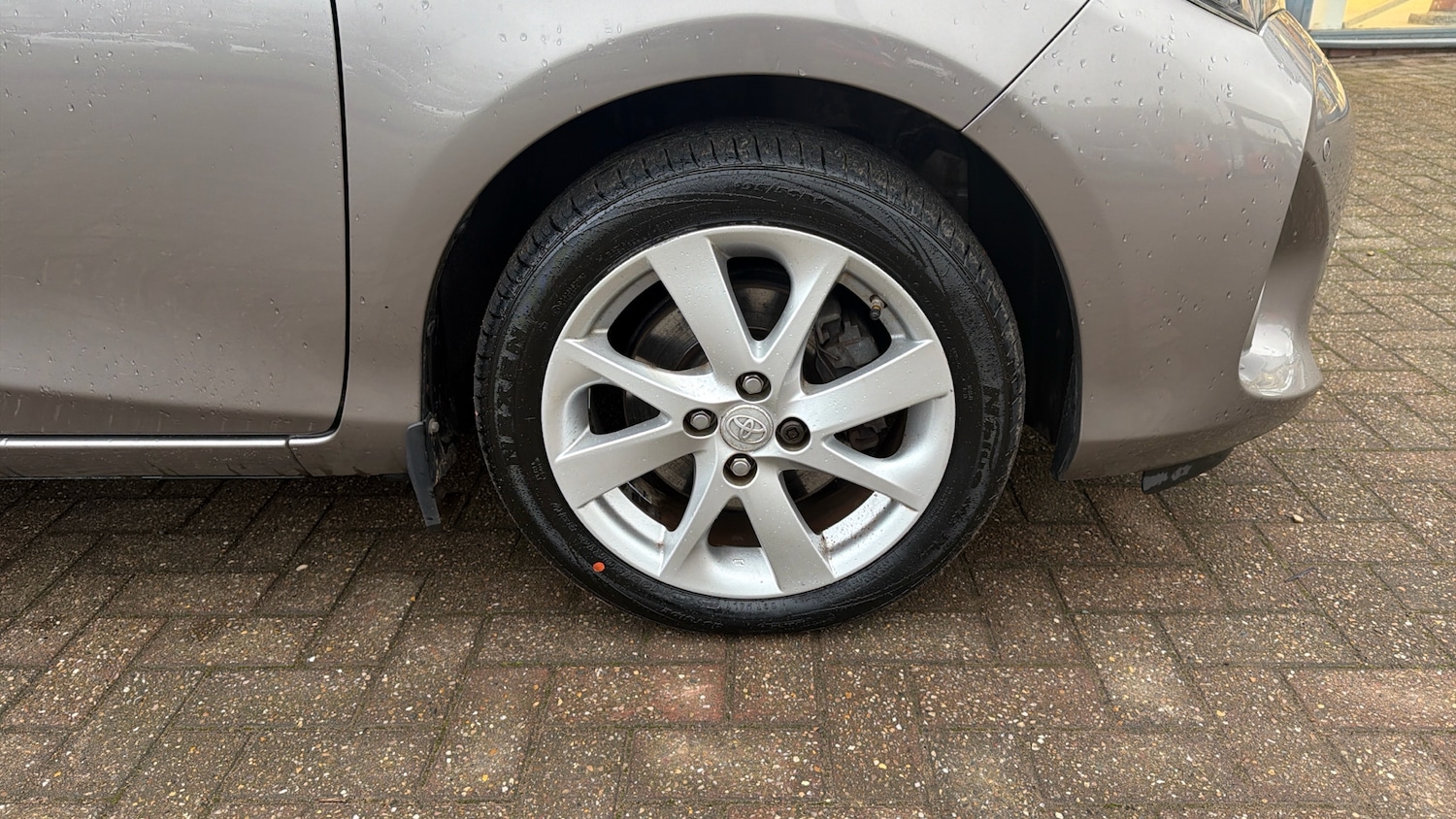 Used Toyota Yaris 2015 for sale - 77260708: Photo 32