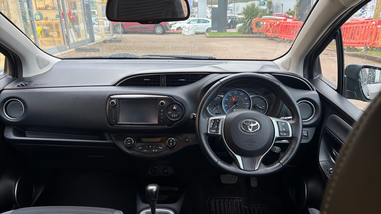 Used Toyota Yaris 2015 for sale - 77260708: Photo 5