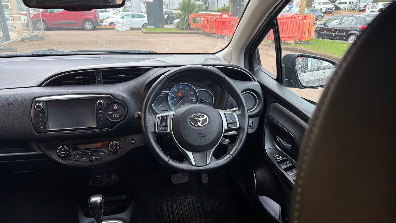 Used Toyota Yaris 2015 for sale - 77260708: Photo 6