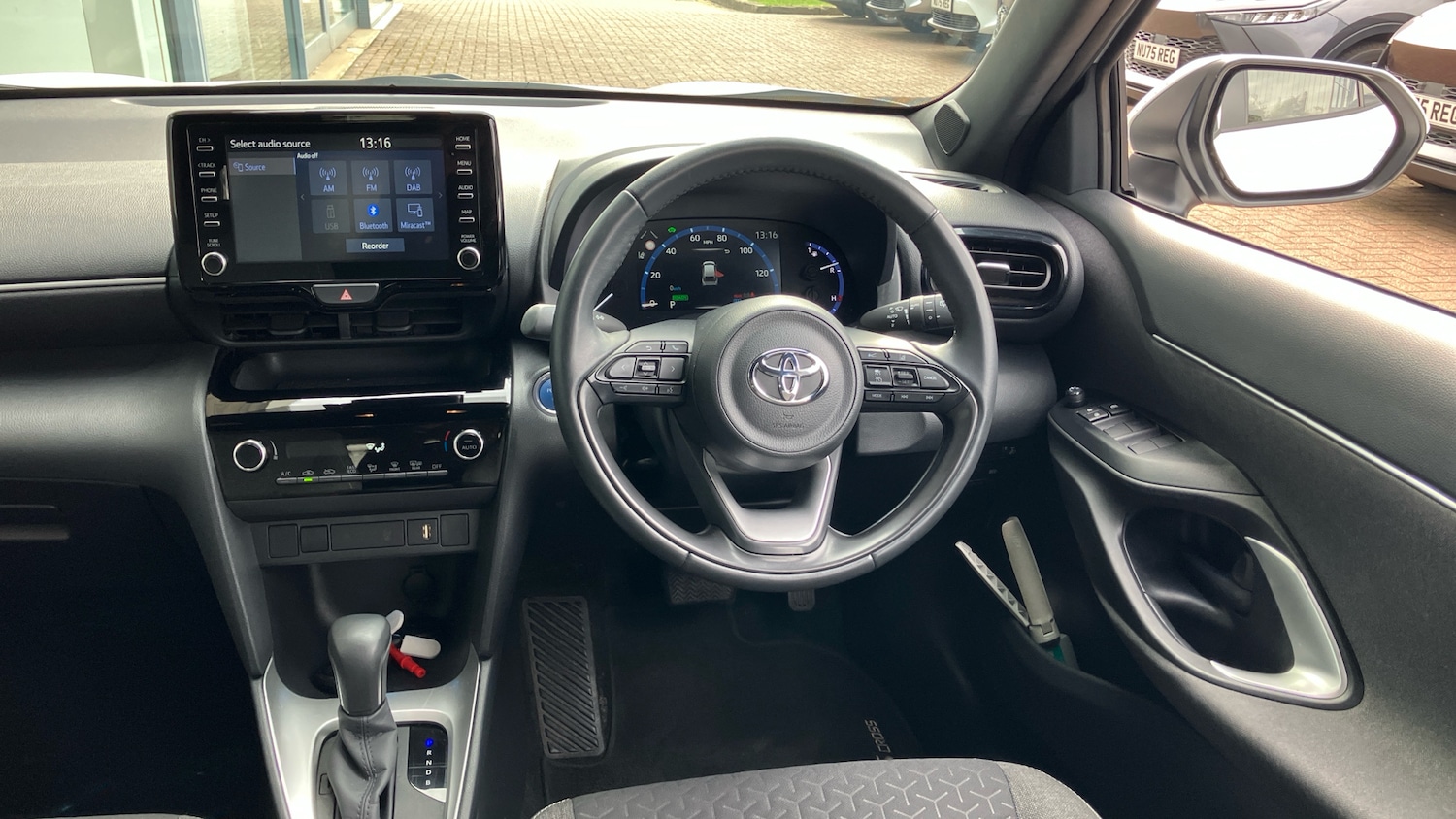 Used Toyota Yaris Cross 2024 for sale - 76144523: Photo 6