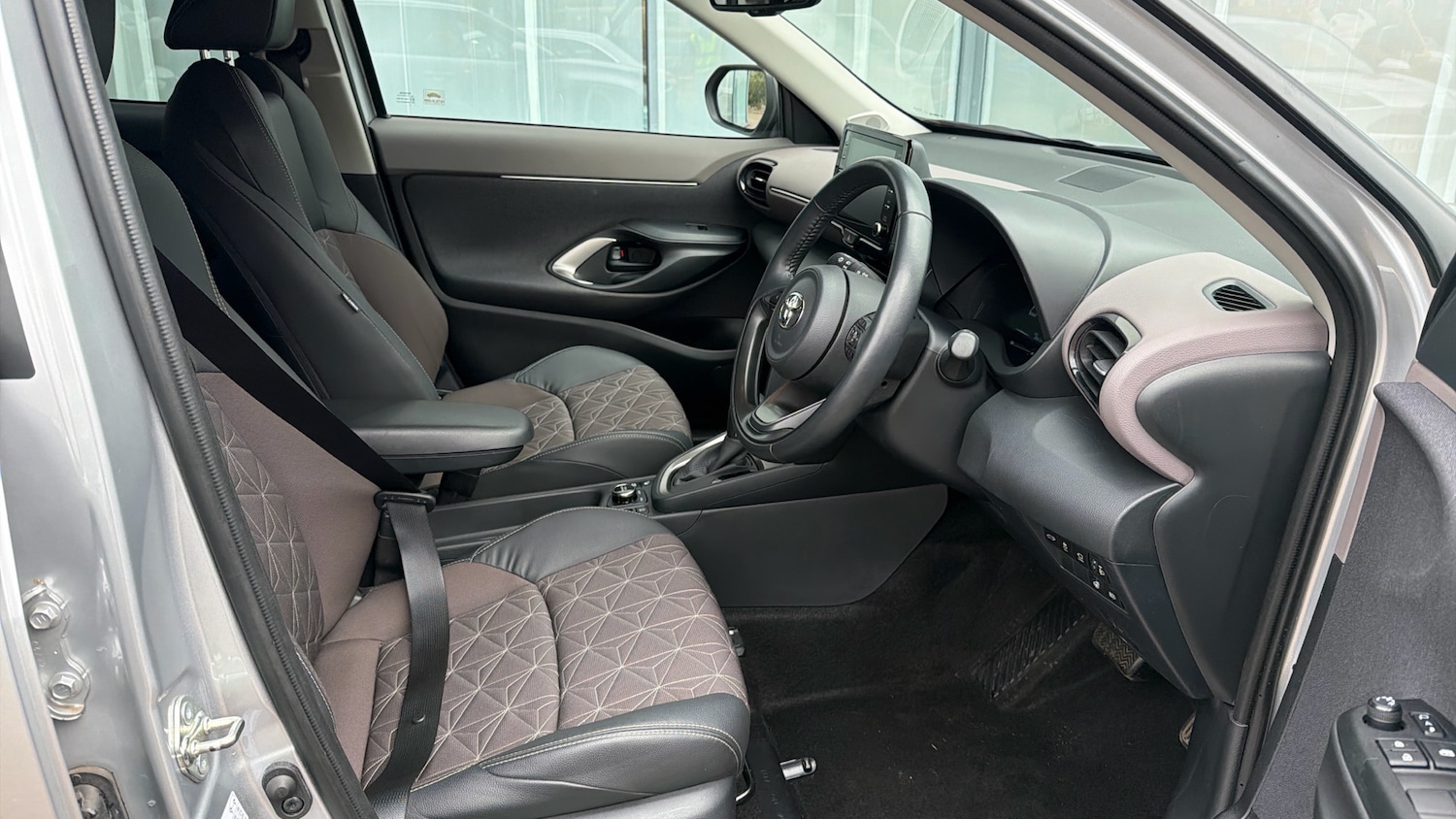 Used Toyota Yaris Cross 2023 for sale - 76639588: Photo 11