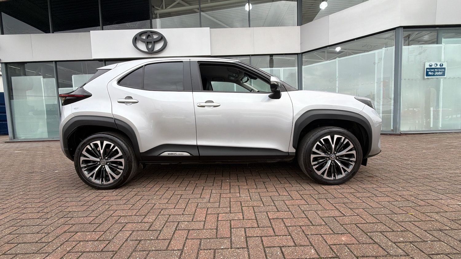Used Toyota Yaris Cross 2023 for sale - 76639588: Photo 16