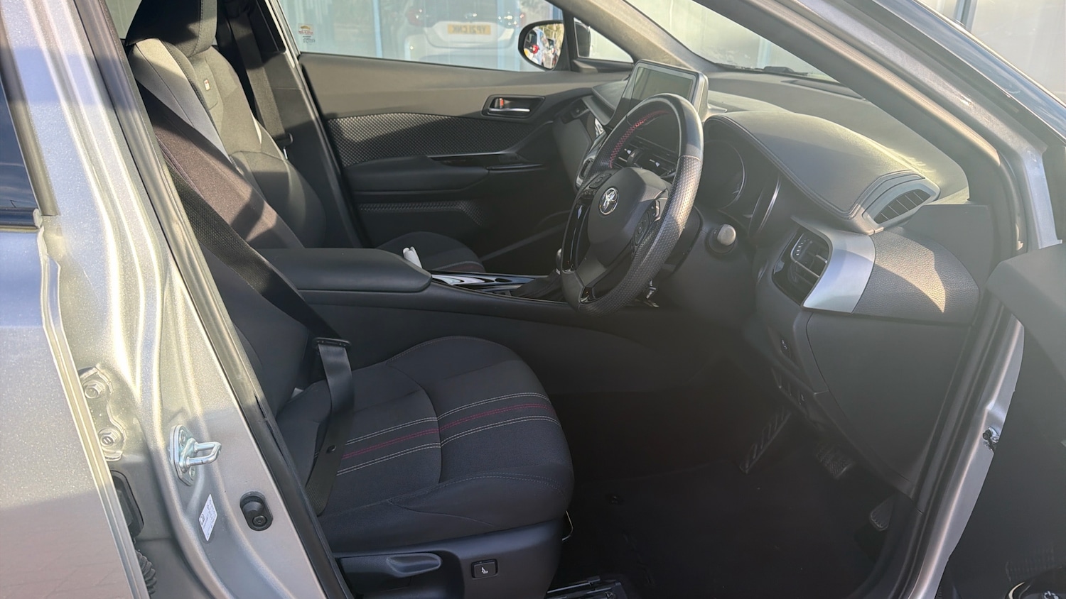 Used Toyota C-HR 2022 for sale - 76639589: Photo 11