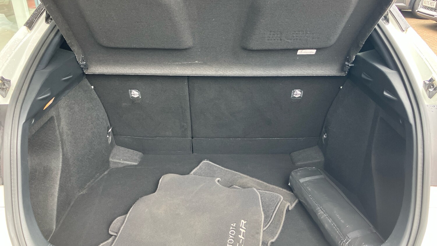 Used Toyota C-HR 2020 for sale - 76079671: Photo 14