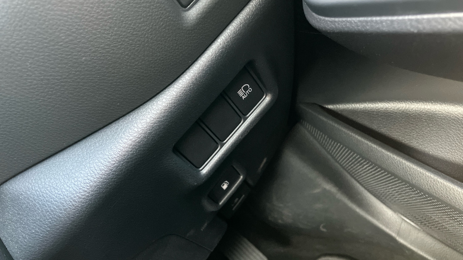 Used Toyota C-HR 2023 for sale - 77160630: Photo 48