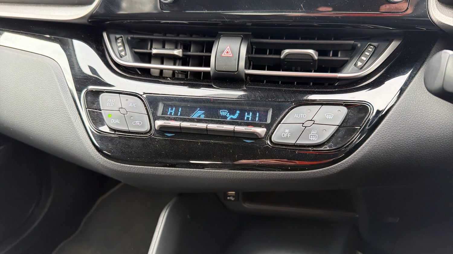 Used Toyota C-HR 2023 for sale - 78107211: Photo 30