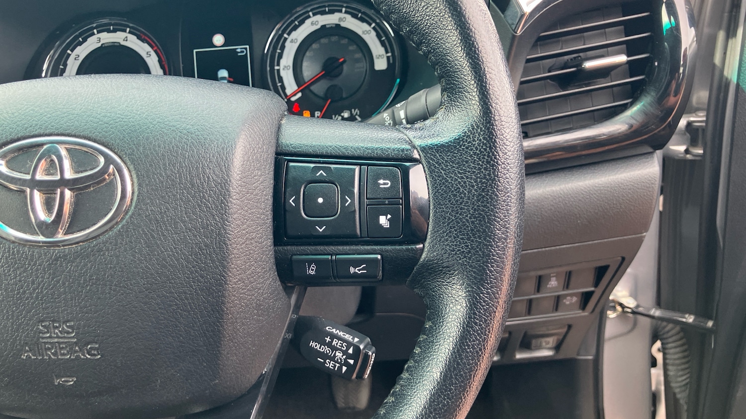 Used Toyota Hilux 2020 for sale - 76490315: Photo 36