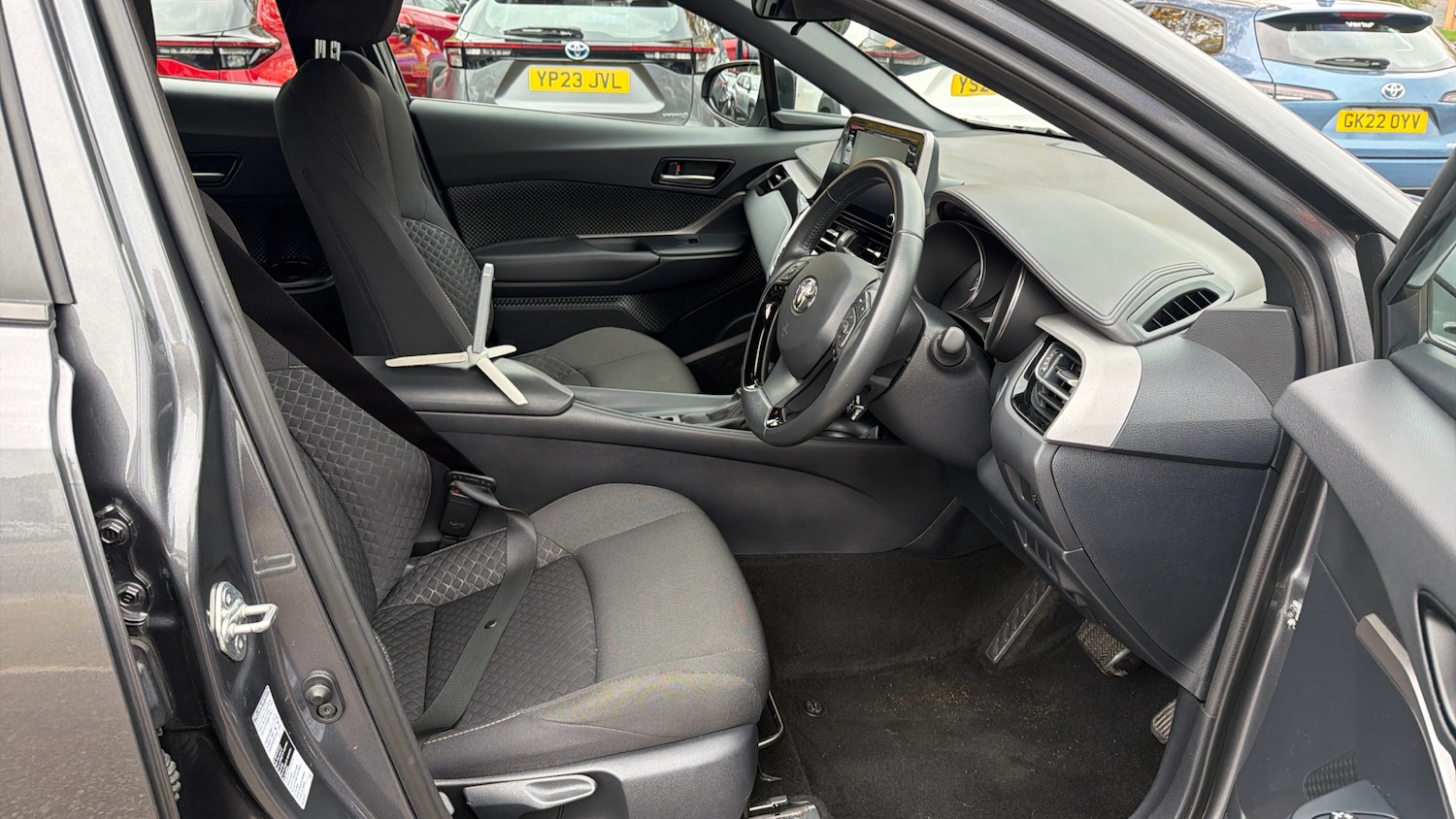 Used Toyota C-HR 2022 for sale - 76494412: Photo 11