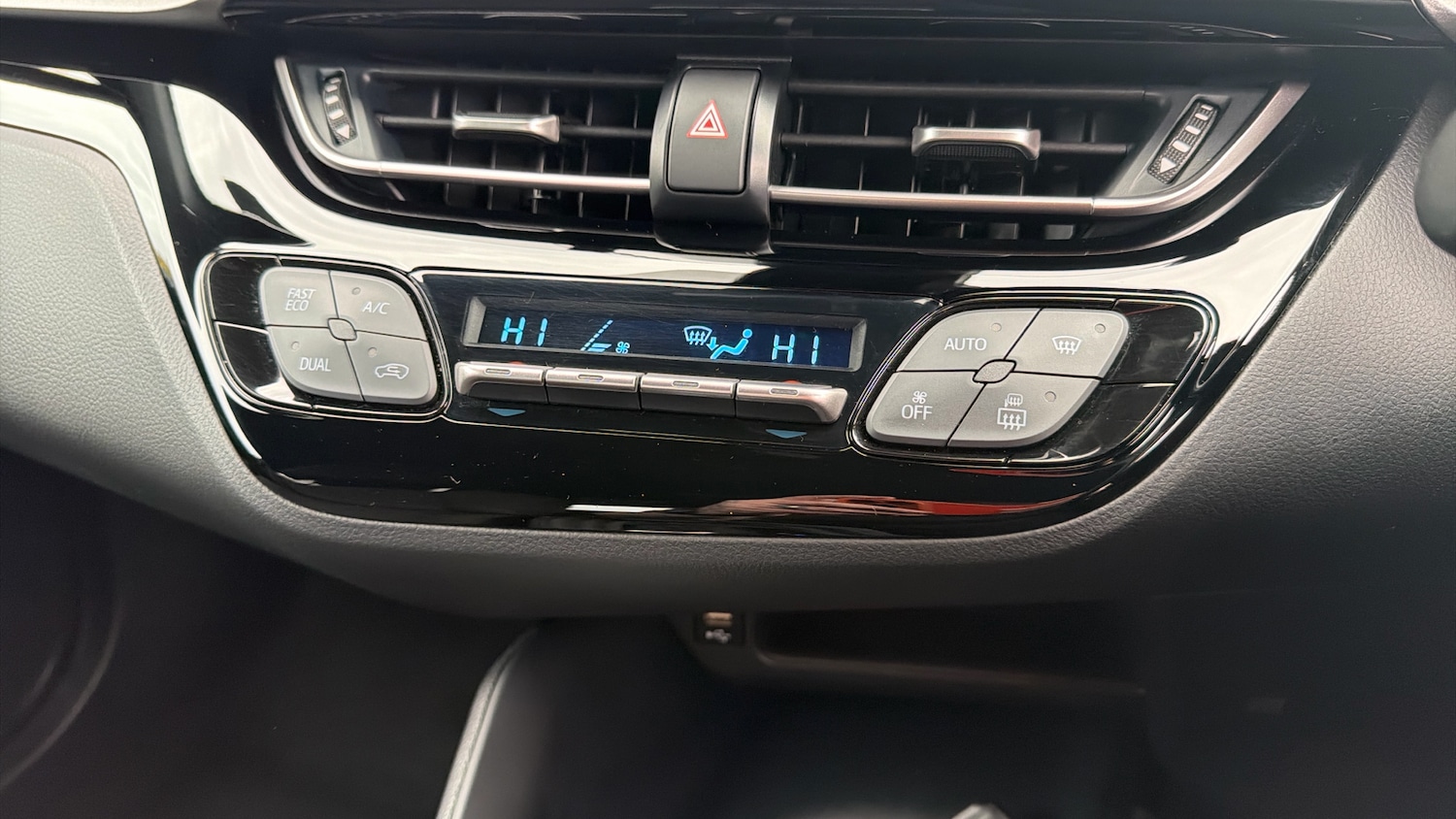 Used Toyota C-HR 2022 for sale - 76494412: Photo 28