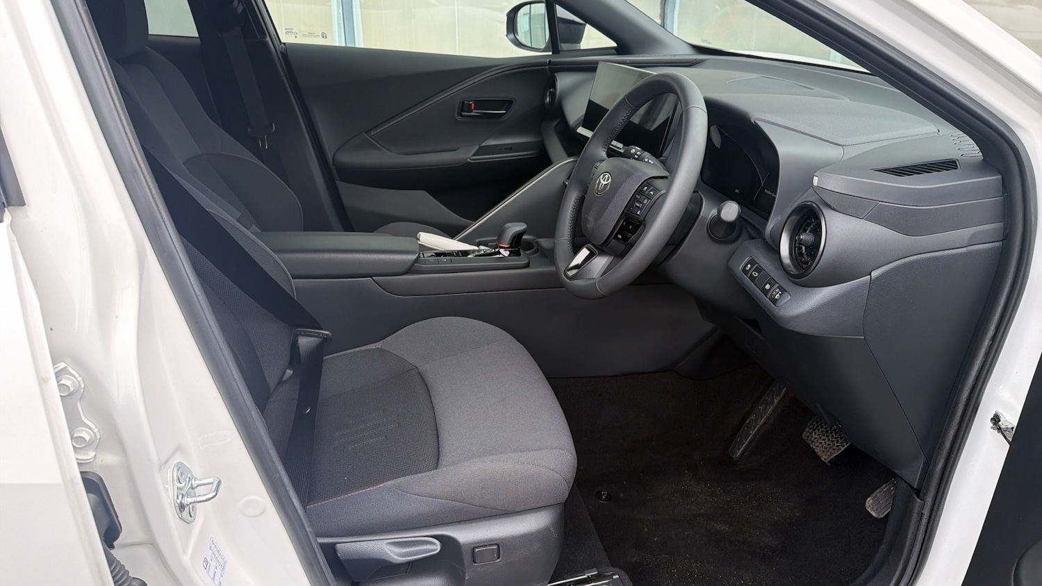 Used Toyota C-HR 2024 for sale - 77136807: Photo 11