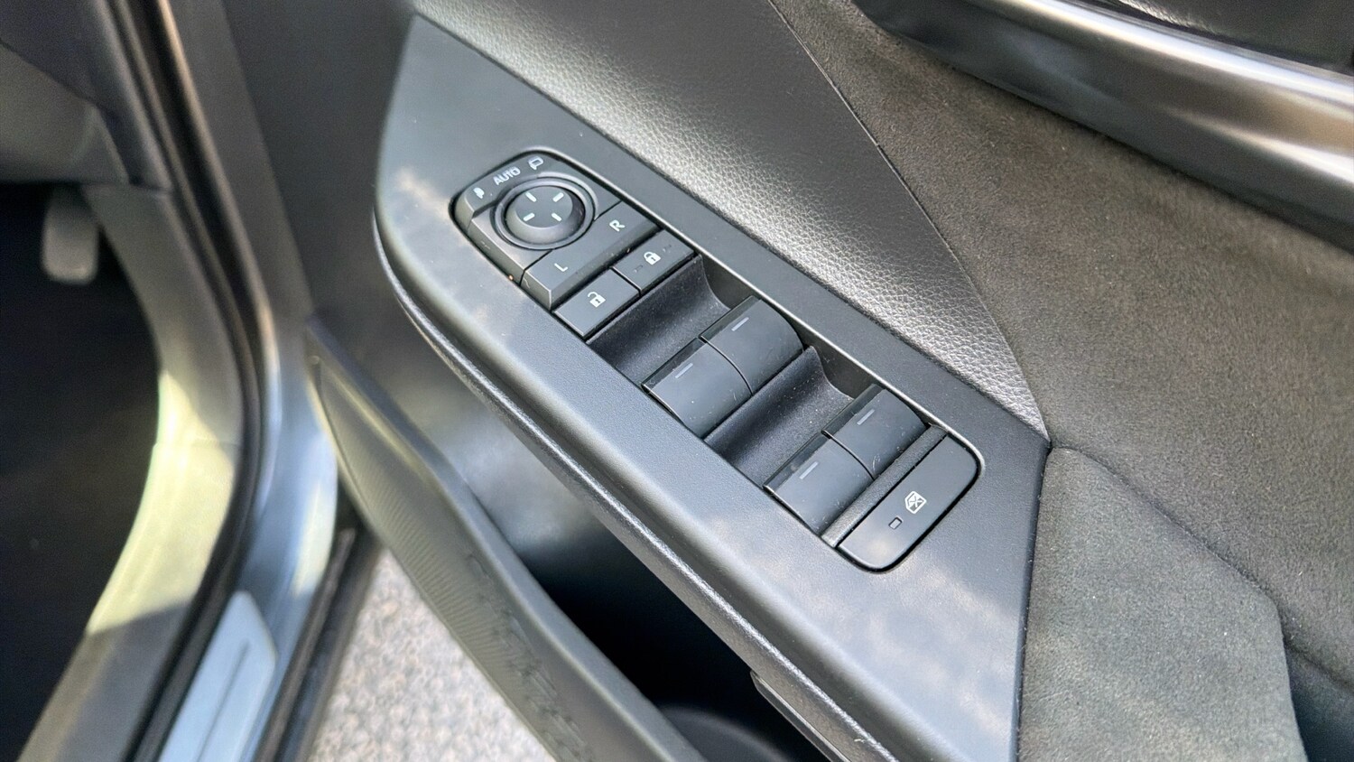 Used Toyota C-HR 2024 for sale - 78185879: Photo 26