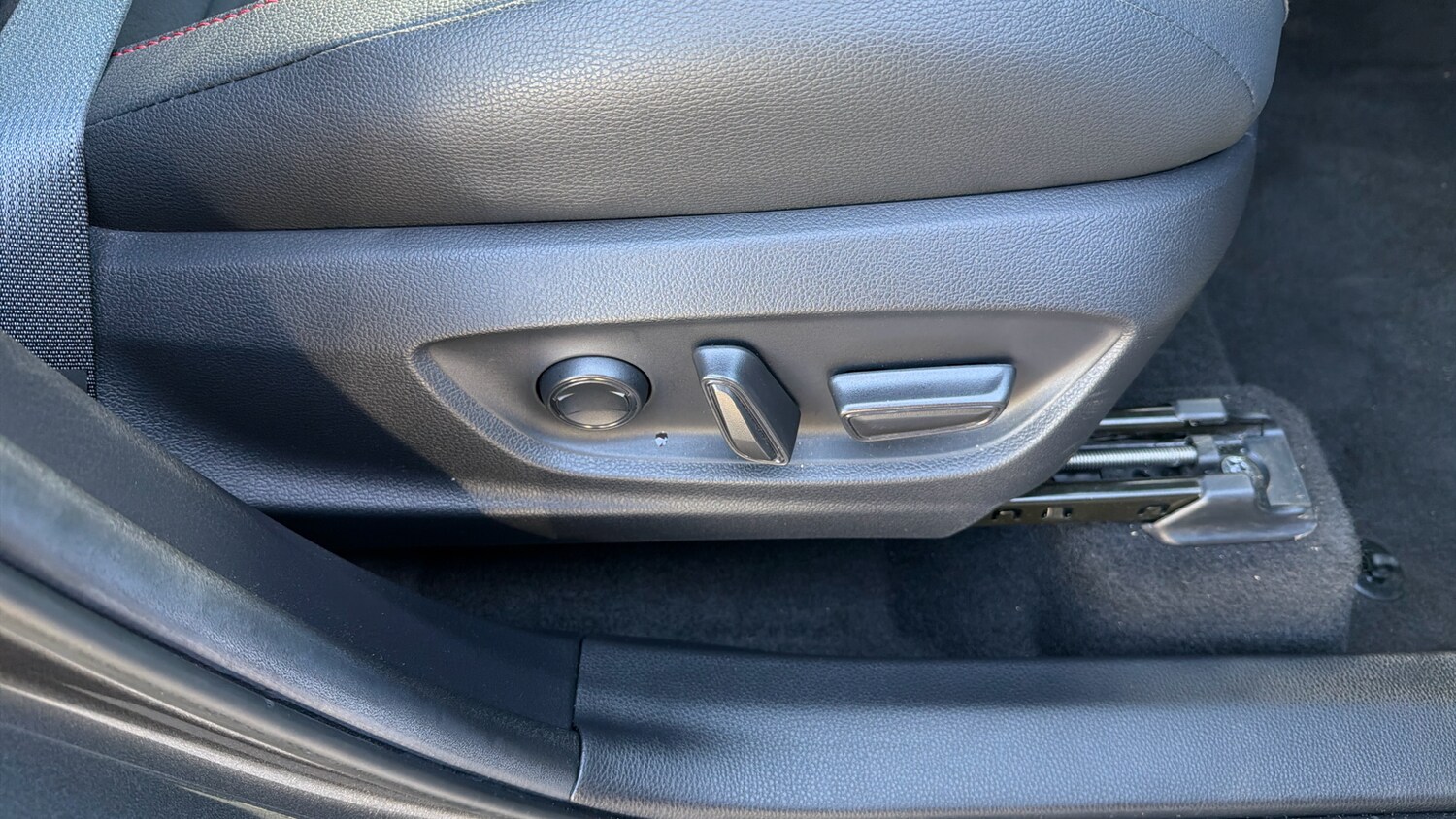 Used Toyota C-HR 2024 for sale - 78185879: Photo 27