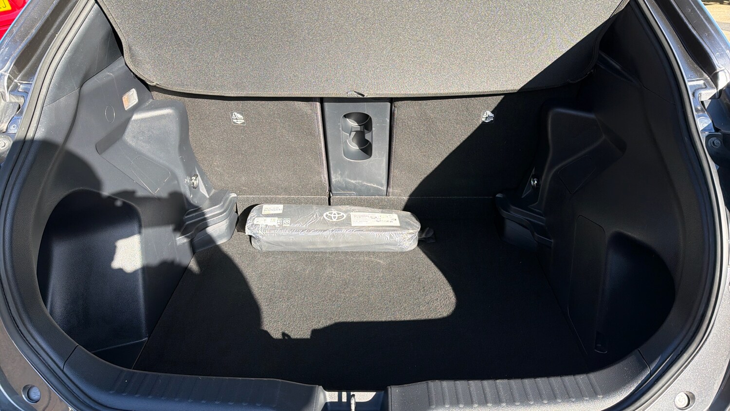 Used Toyota Yaris Cross 2022 for sale - 77847652: Photo 14