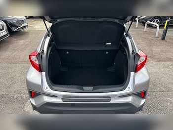 Used Toyota C-HR 2018 for sale - 76396833: Photo