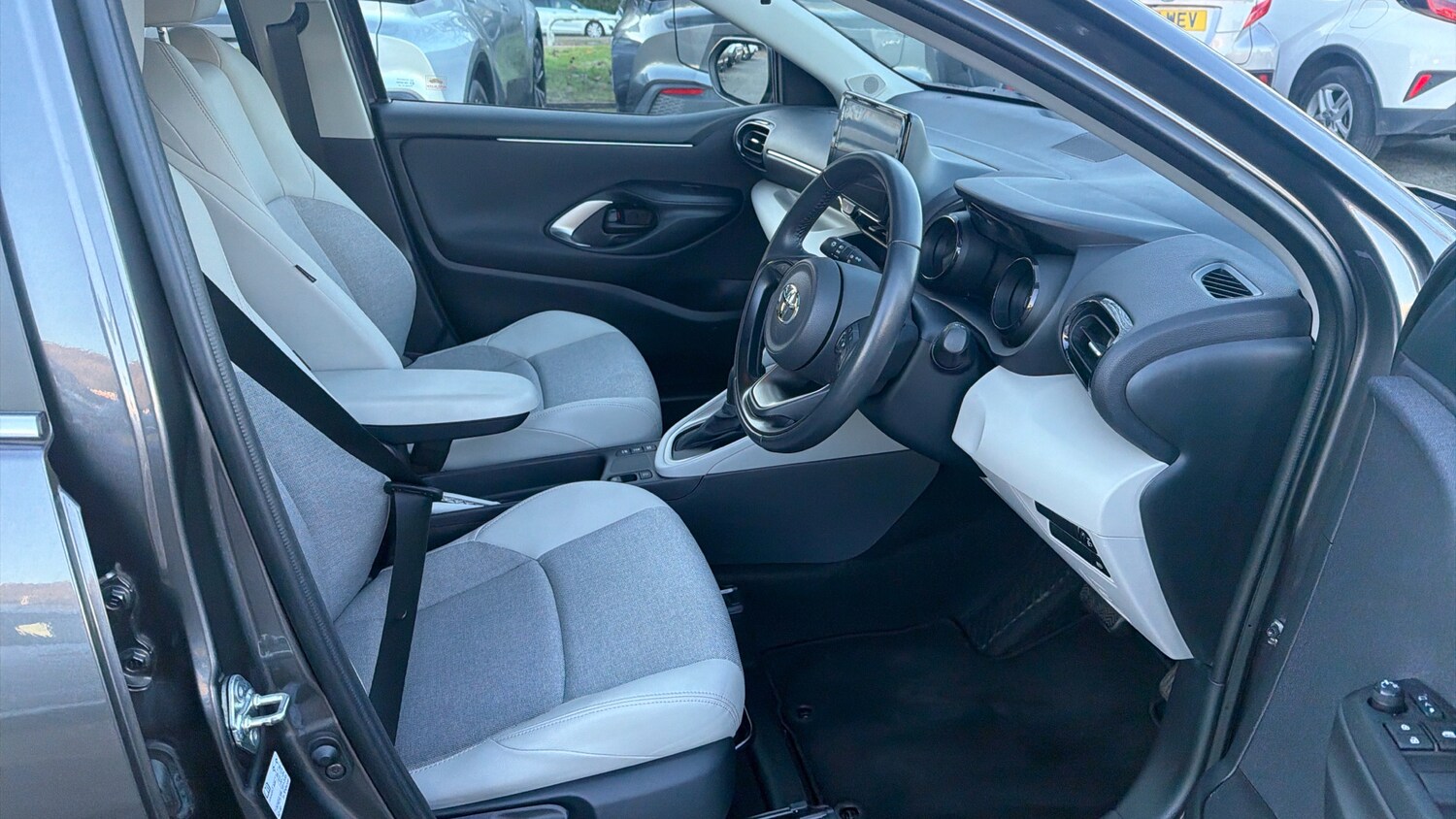 Used Toyota Yaris 2023 for sale - 77641221: Photo 11