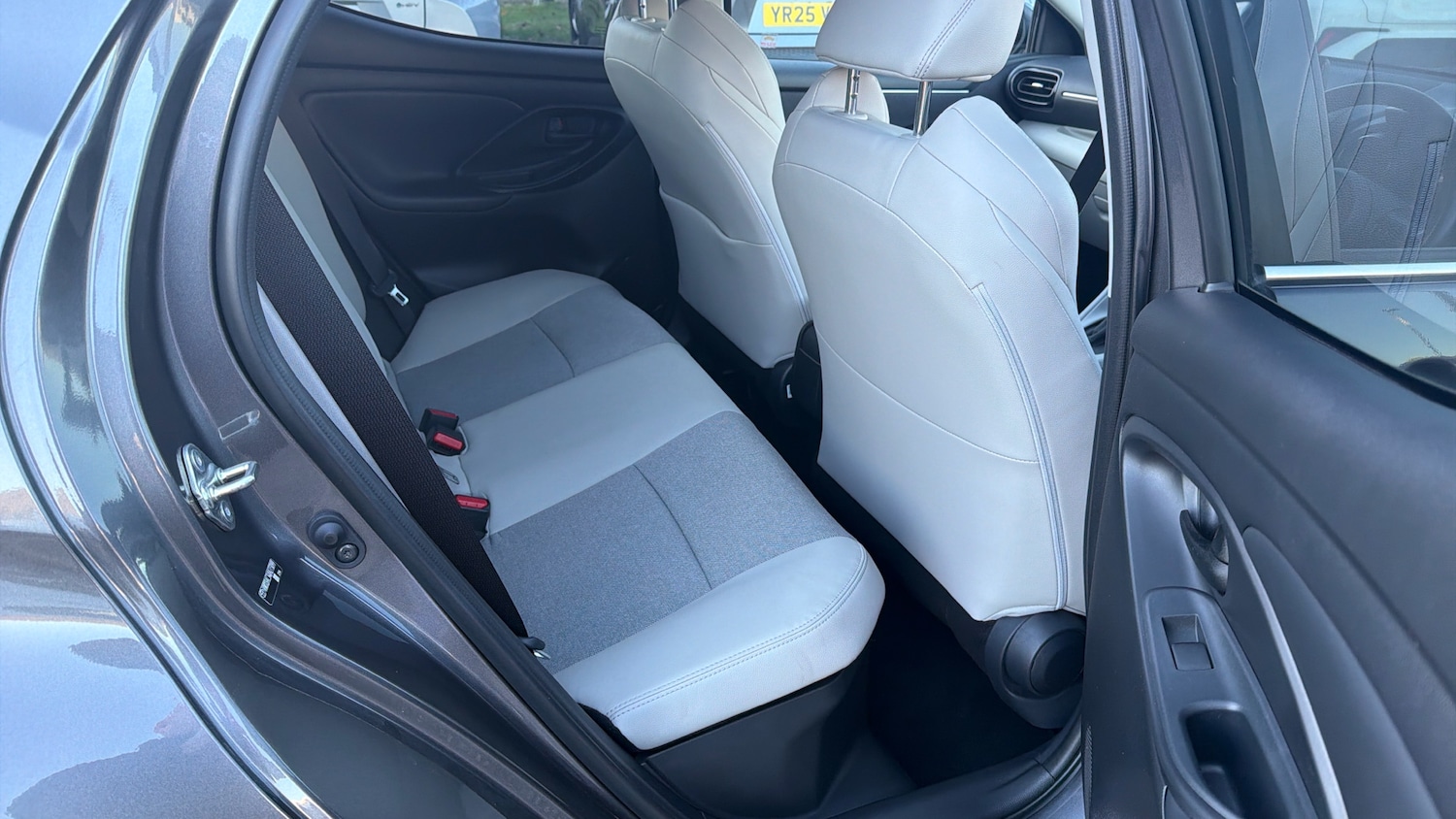 Used Toyota Yaris 2023 for sale - 77641221: Photo 12