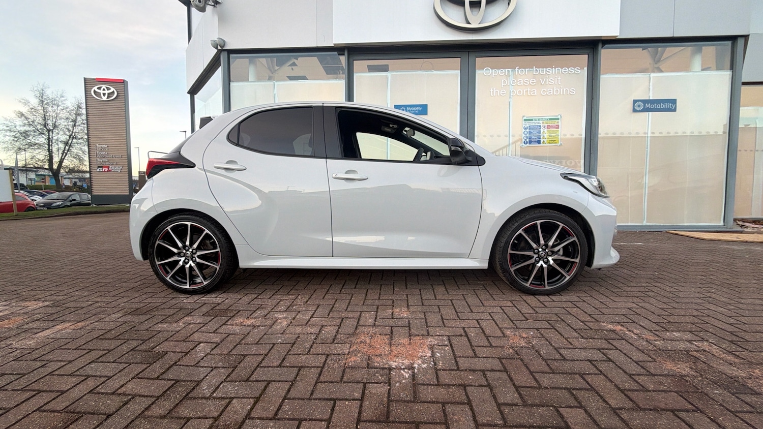 Used Toyota Yaris 2022 for sale - 77116425: Photo 16