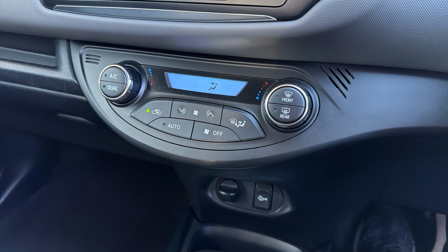 Used Toyota Yaris 2016 for sale - 78151750: Photo 39