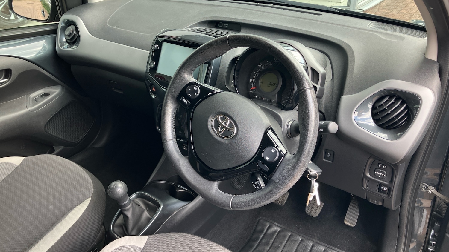 Used Toyota AYGO 2020 for sale - 76718797: Photo 25