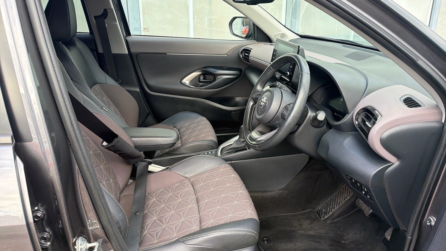 Used Toyota Yaris Cross 2022 for sale - 77298249: Photo 11