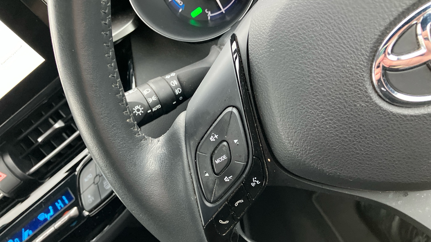 Used Toyota C-HR 2023 for sale - 78025951: Photo 45