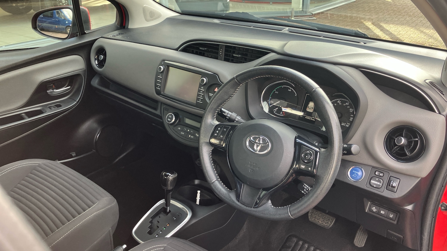 Used Toyota Yaris 2018 for sale - 76430728: Photo 25
