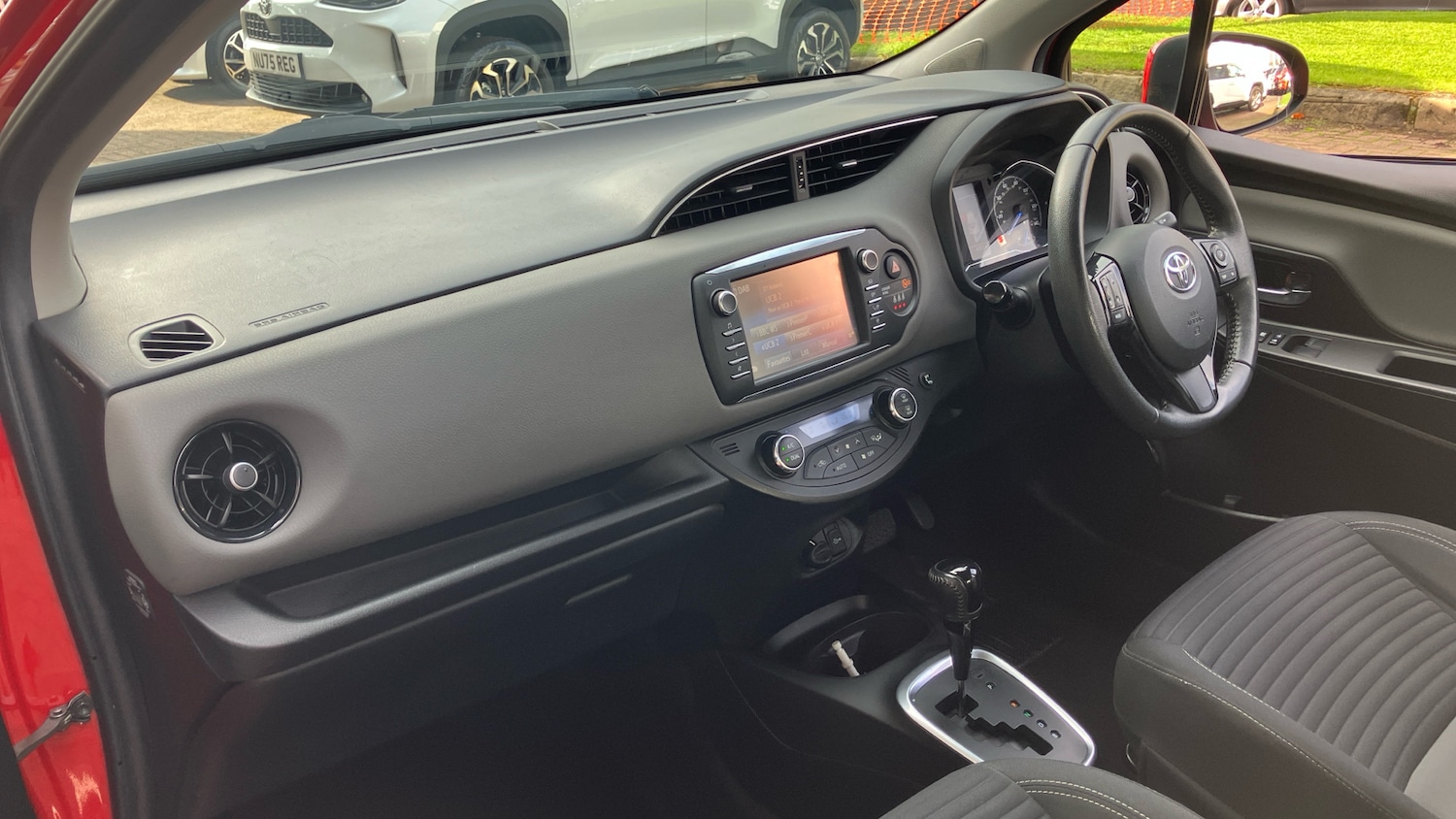 Used Toyota Yaris 2018 for sale - 76430728: Photo 35