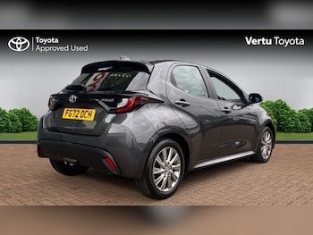 Used Toyota Yaris 2022 for sale - 76104608: Photo 2