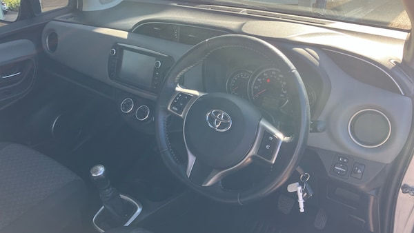 Used Toyota Yaris 2015 for sale - 76232280: Photo 25