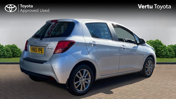 Used Toyota Yaris 2015 for sale - 76232280: Photo 2