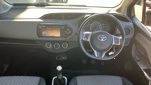 Used Toyota Yaris 2015 for sale - 76232280: Photo 5