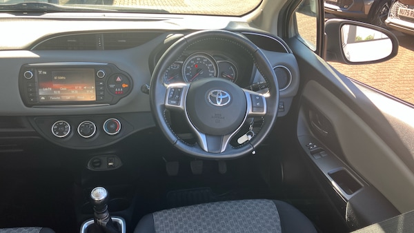 Used Toyota Yaris 2015 for sale - 76232280: Photo 6