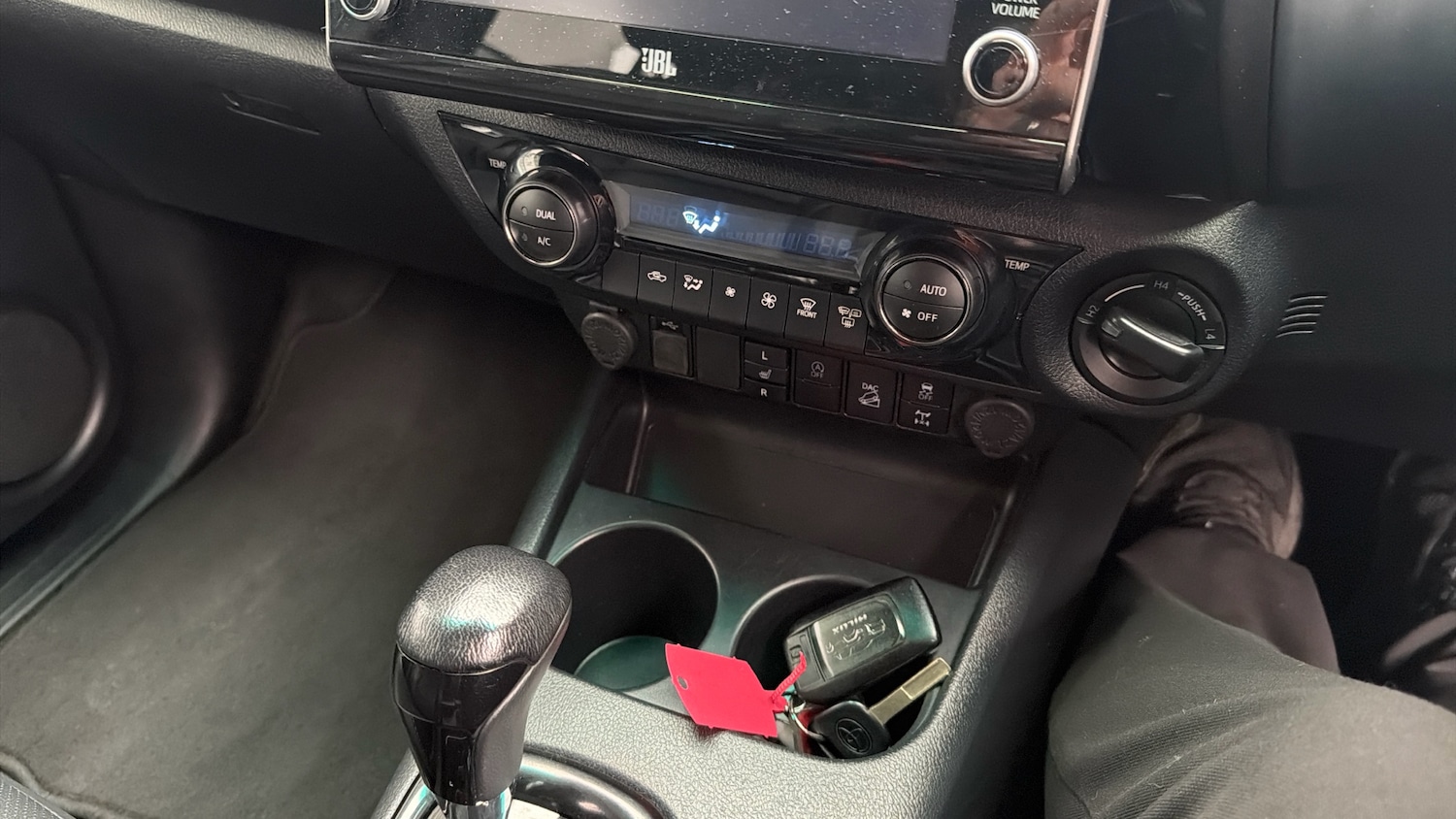 Used Toyota Hilux 2022 for sale - 76594523: Photo 30