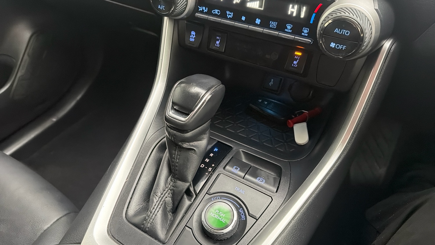 Used Toyota RAV4 2020 for sale - 76545175: Photo 29