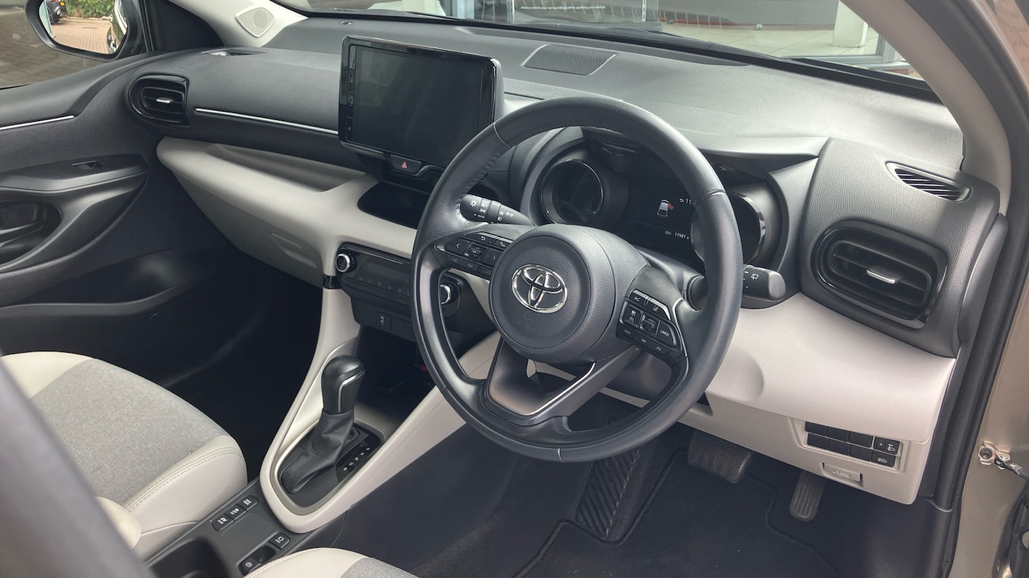 Used Toyota Yaris 2023 for sale - 75997254: Photo 25