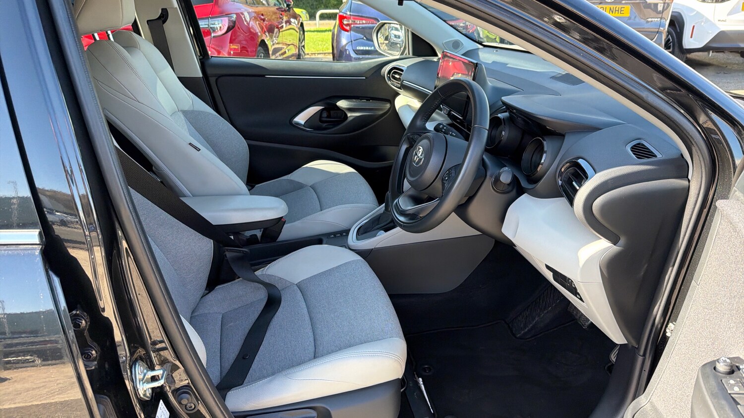 Used Toyota Yaris 2023 for sale - 77988983: Photo 11