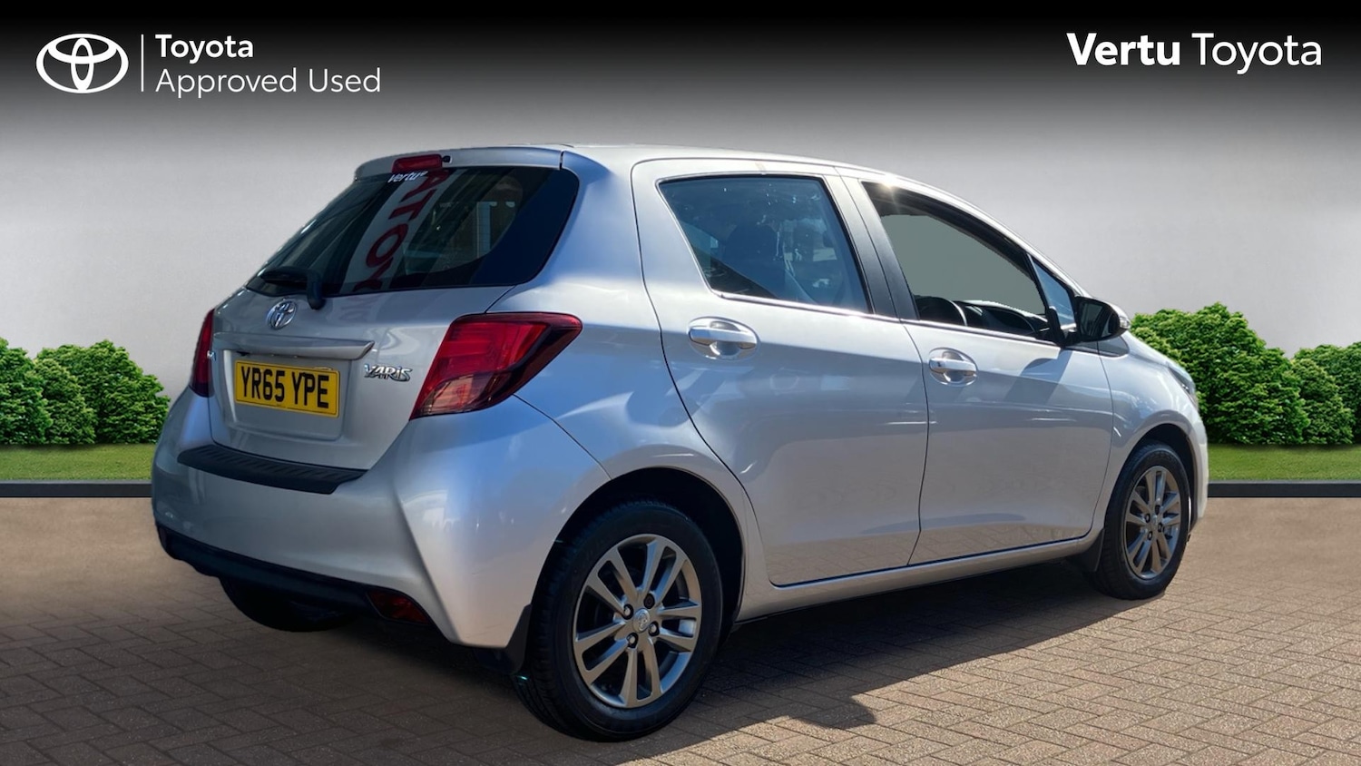 Used Toyota Yaris 2015 for sale - 75995062: Photo 2