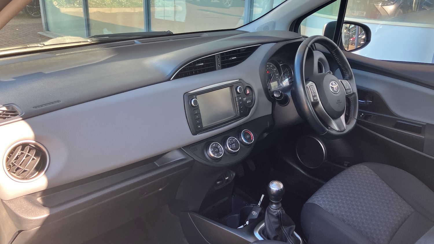 Used Toyota Yaris 2015 for sale - 75995062: Photo 35