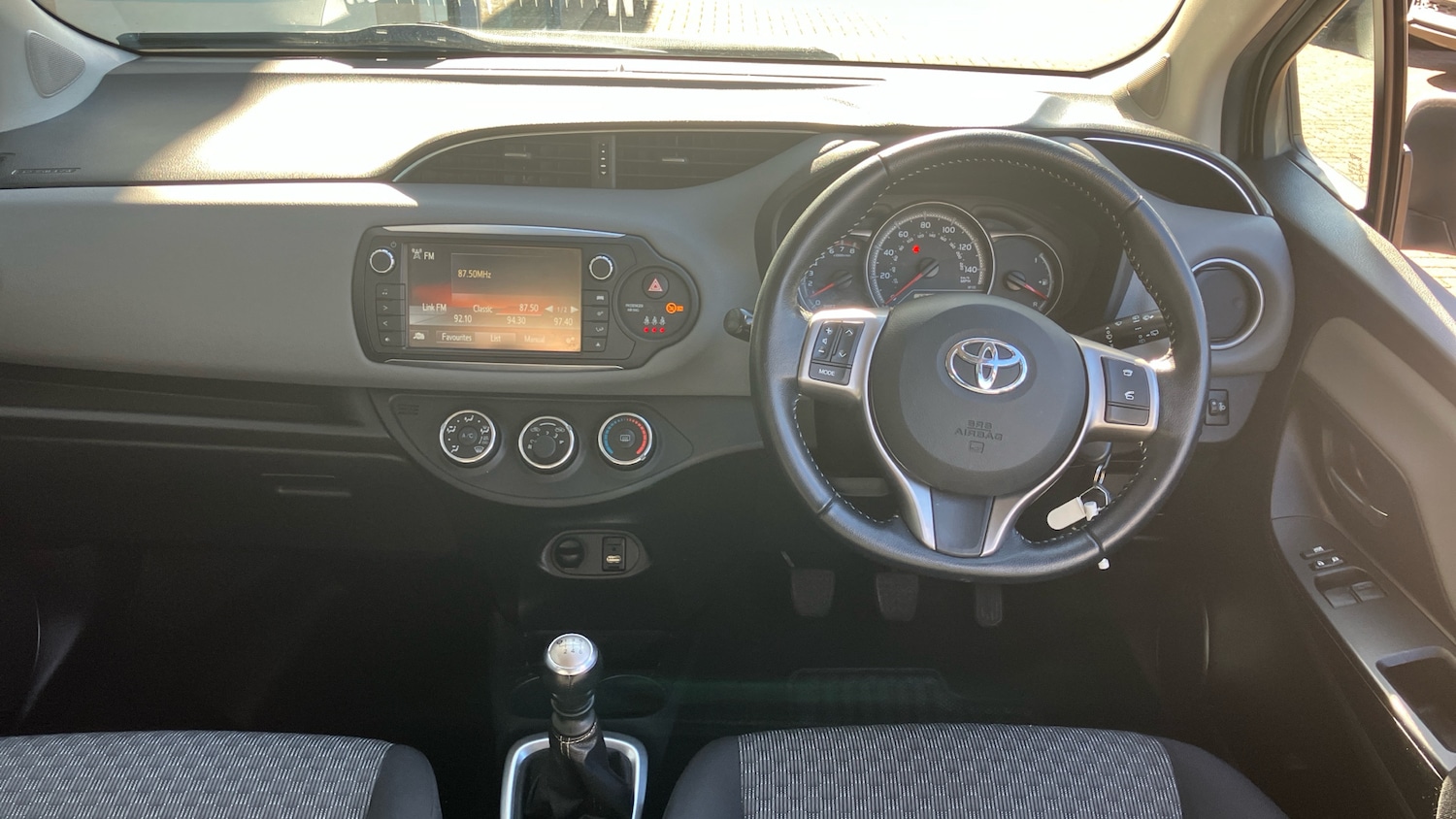 Used Toyota Yaris 2015 for sale - 75995062: Photo 5