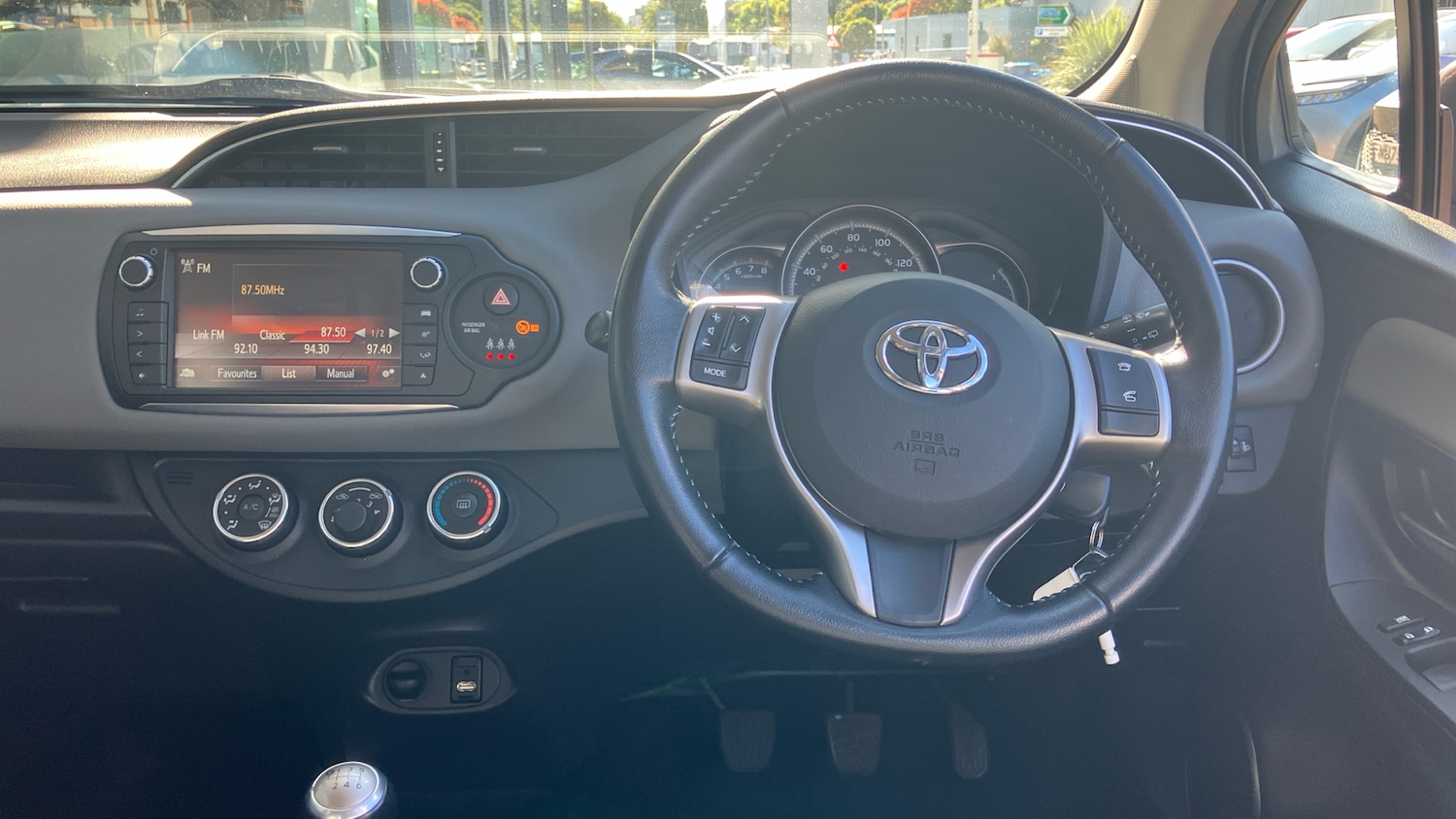 Used Toyota Yaris 2015 for sale - 75995062: Photo 8