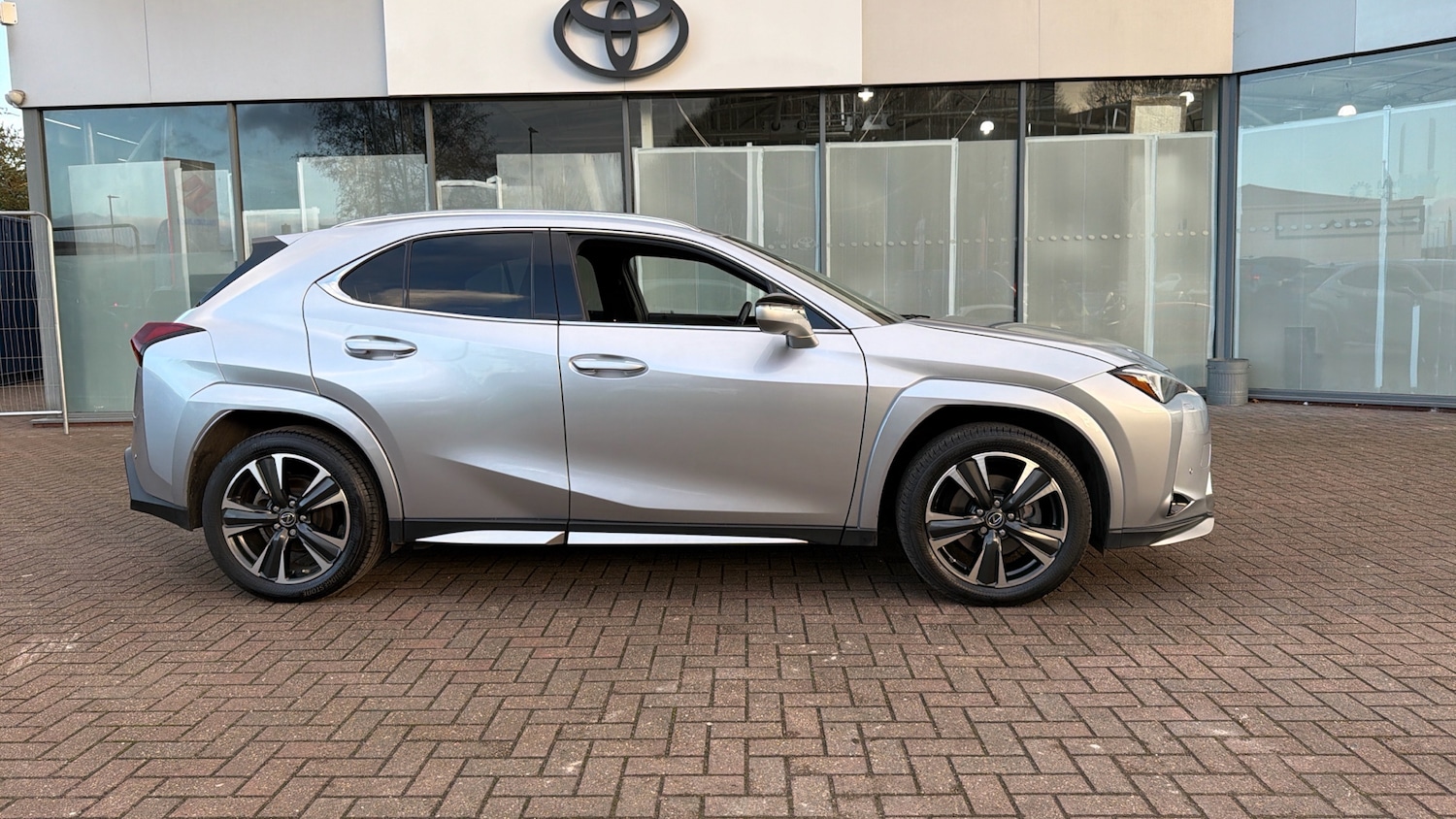 Used Lexus UX 2023 for sale - 76894387: Photo 16