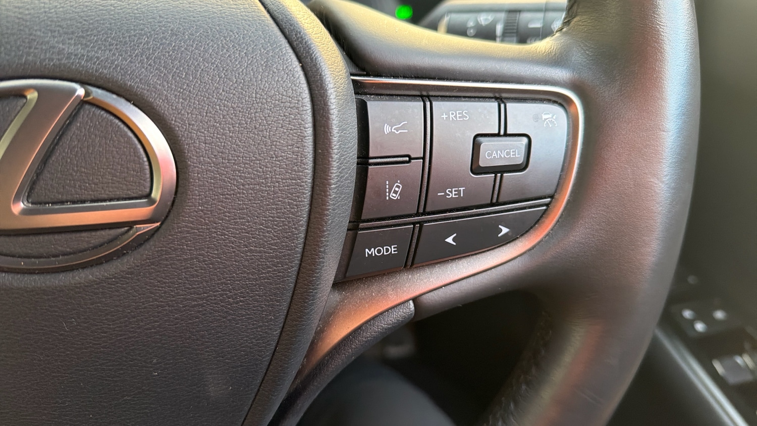 Used Lexus UX 2023 for sale - 76894387: Photo 30