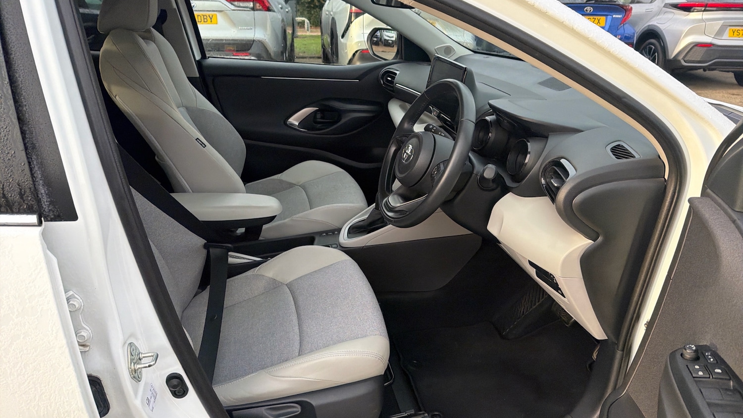 Used Toyota Yaris 2022 for sale - 77085408: Photo 11