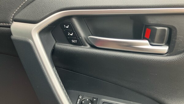 Used Toyota RAV4 2019 for sale - 76196387: Photo 27