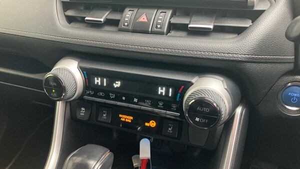 Used Toyota RAV4 2019 for sale - 76196387: Photo 30