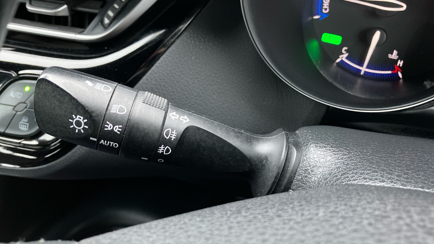 Used Toyota C-HR 2020 for sale - 77640475: Photo 38