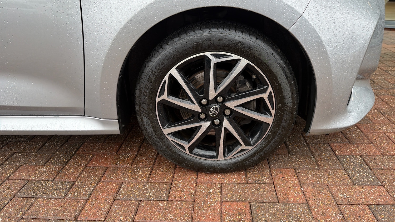 Used Toyota Yaris 2023 for sale - 77718528: Photo 31