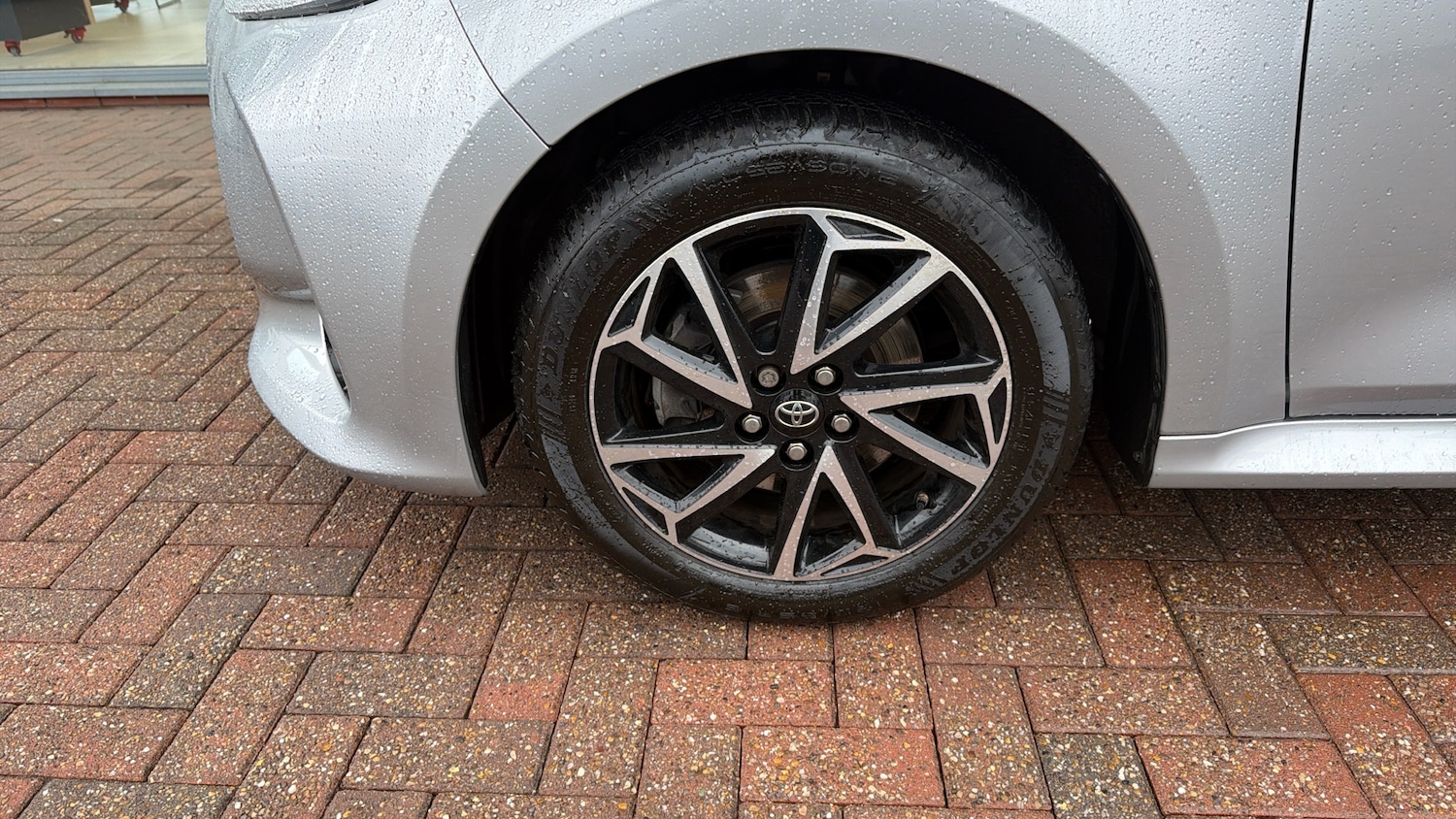 Used Toyota Yaris 2023 for sale - 77718528: Photo 33