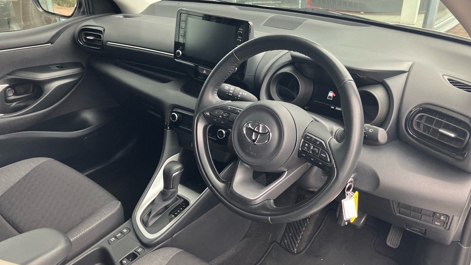 Used Toyota Yaris 2022 for sale - 76598826: Photo 25